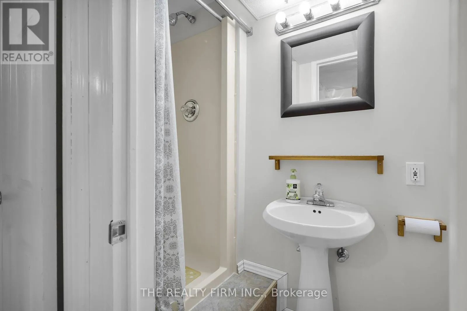 25 - 70 CHAPMAN COURT, #25