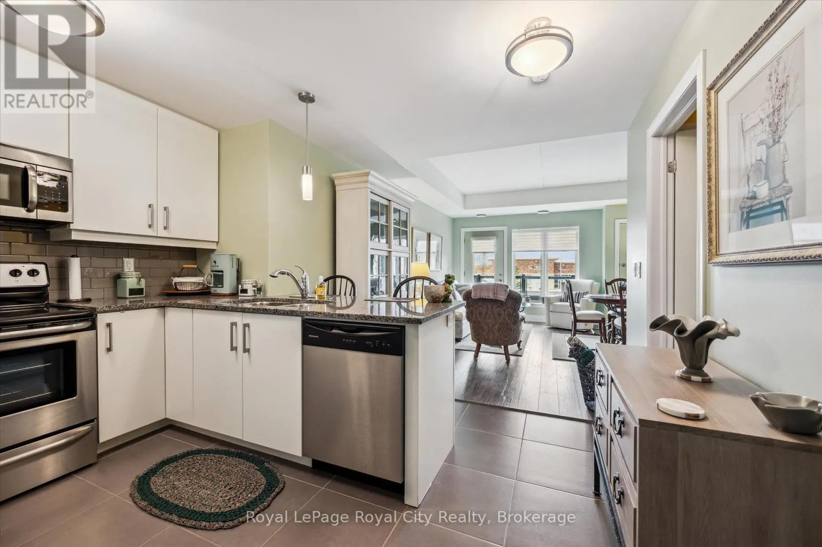 202 - 106 BARD BOULEVARD, #202