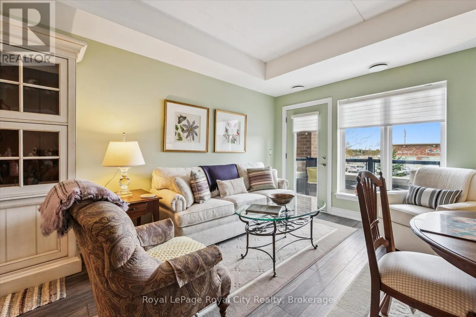 202 - 106 BARD BOULEVARD, #202