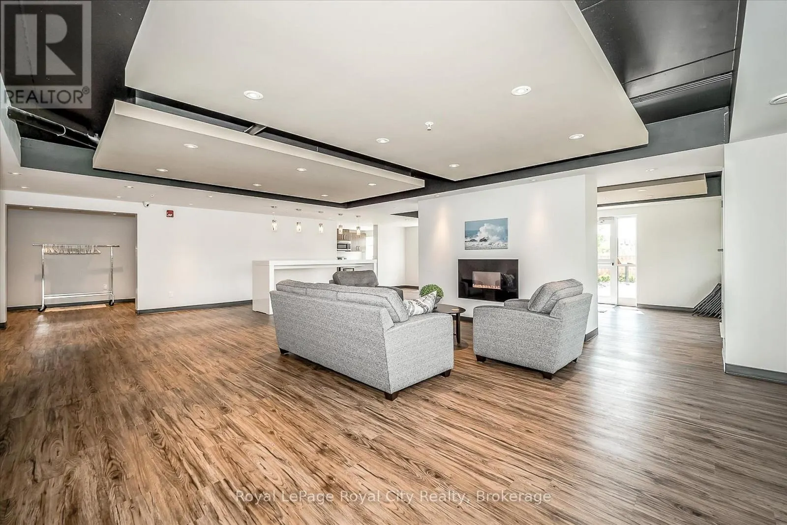 202 - 106 BARD BOULEVARD, #202