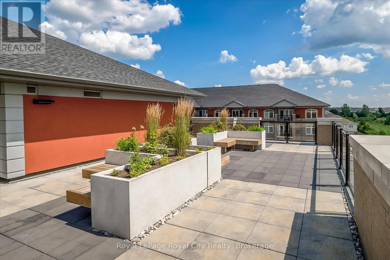 202 - 106 BARD BOULEVARD, #202