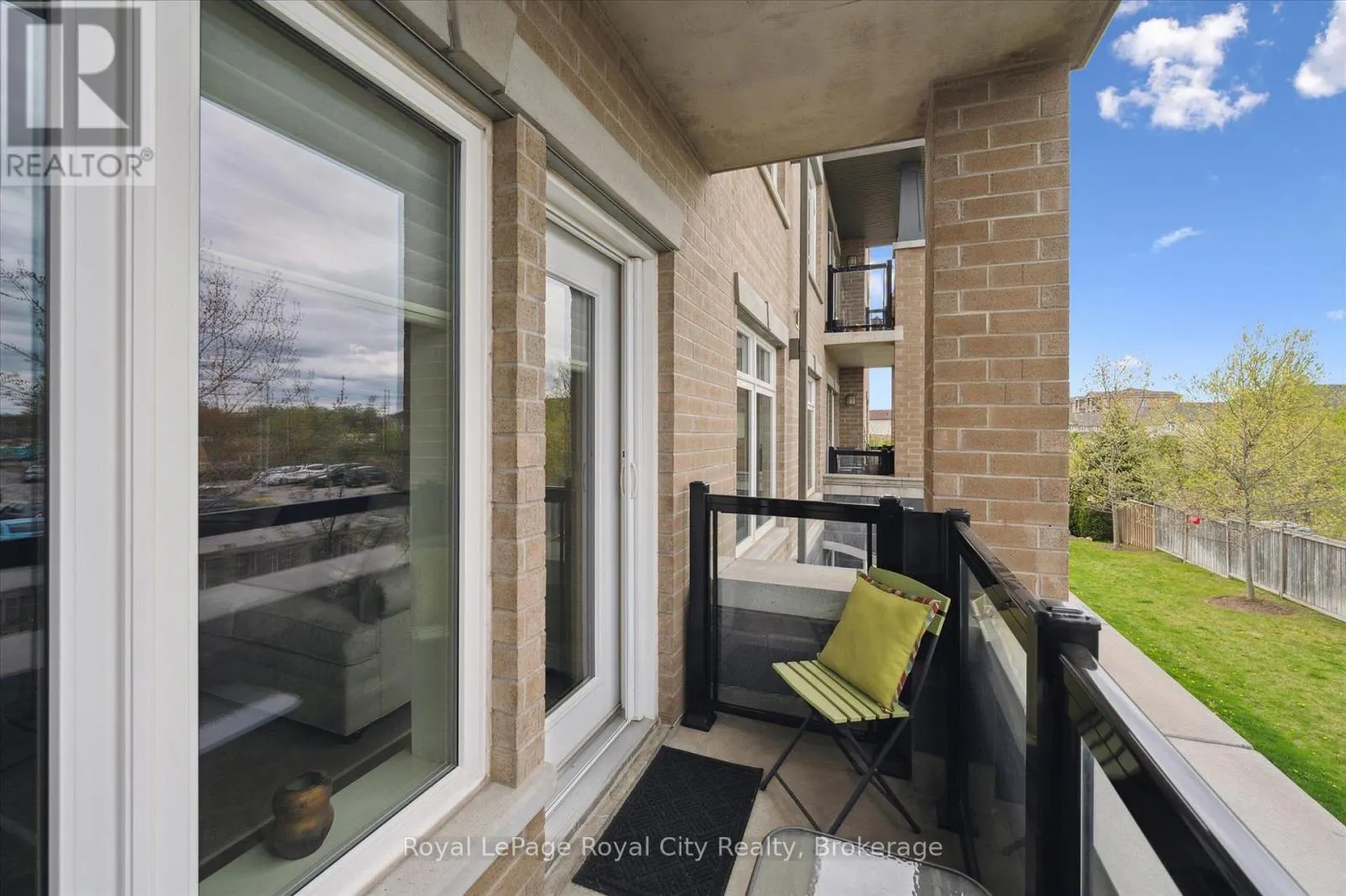 202 - 106 BARD BOULEVARD, #202