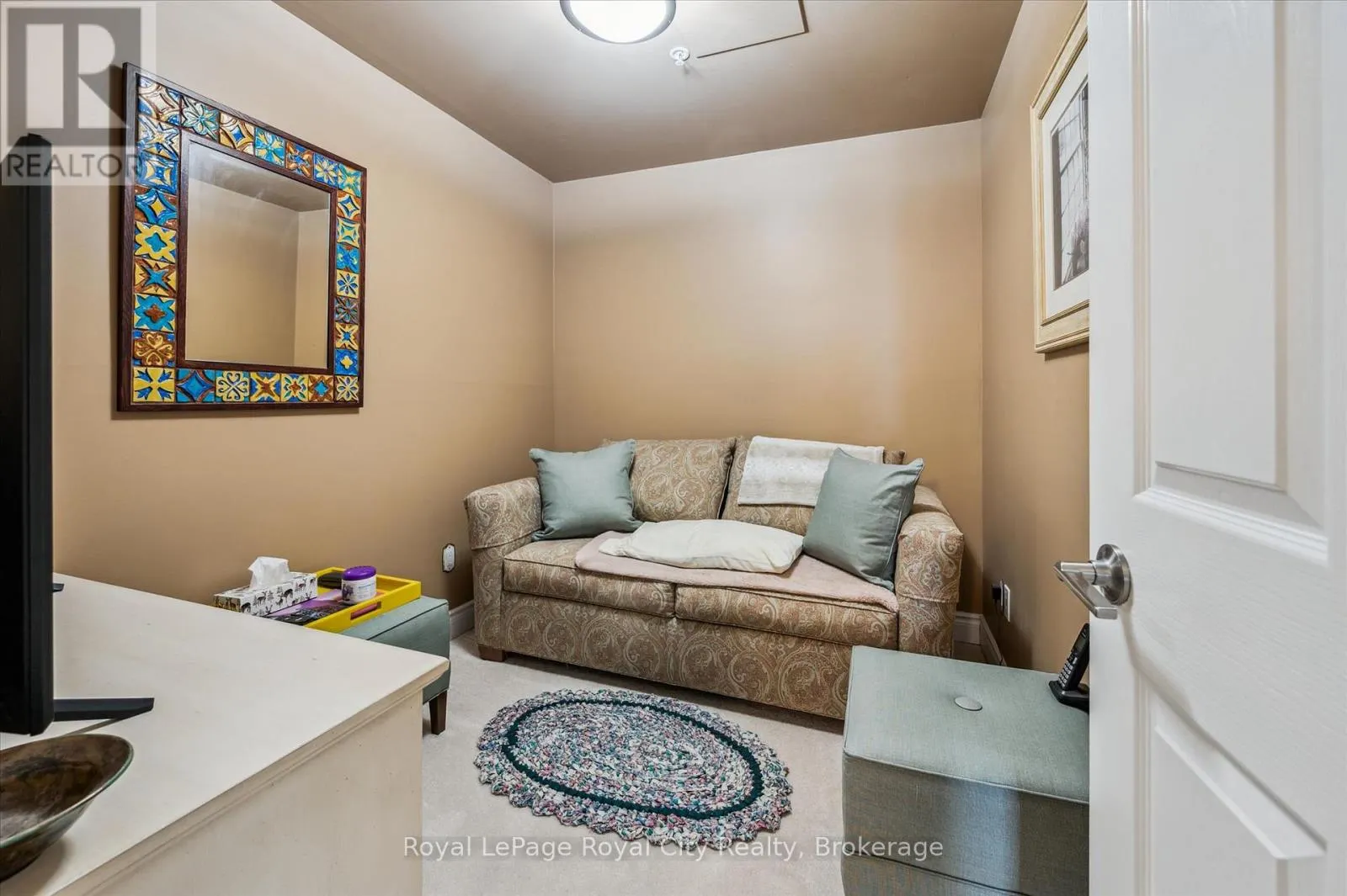 202 - 106 BARD BOULEVARD, #202