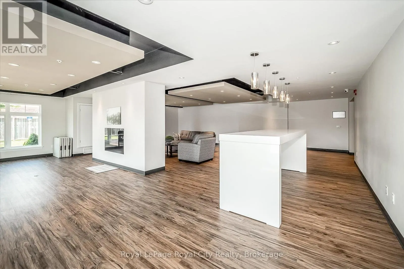 202 - 106 BARD BOULEVARD, #202