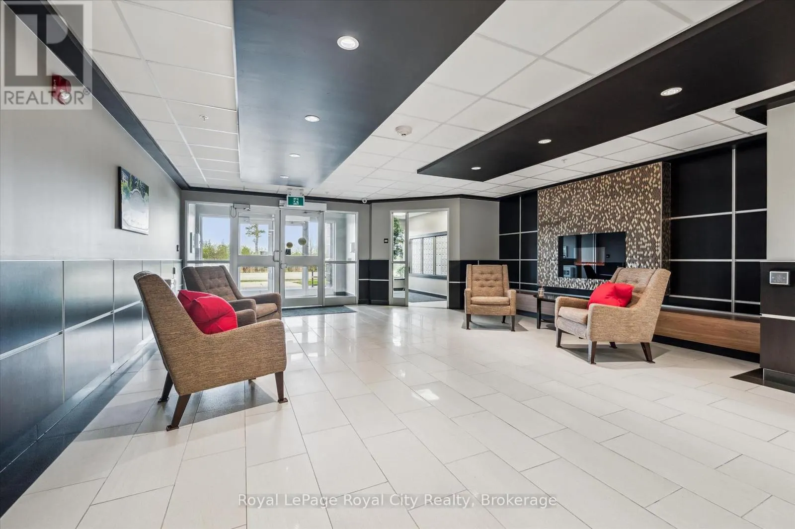 202 - 106 BARD BOULEVARD, #202