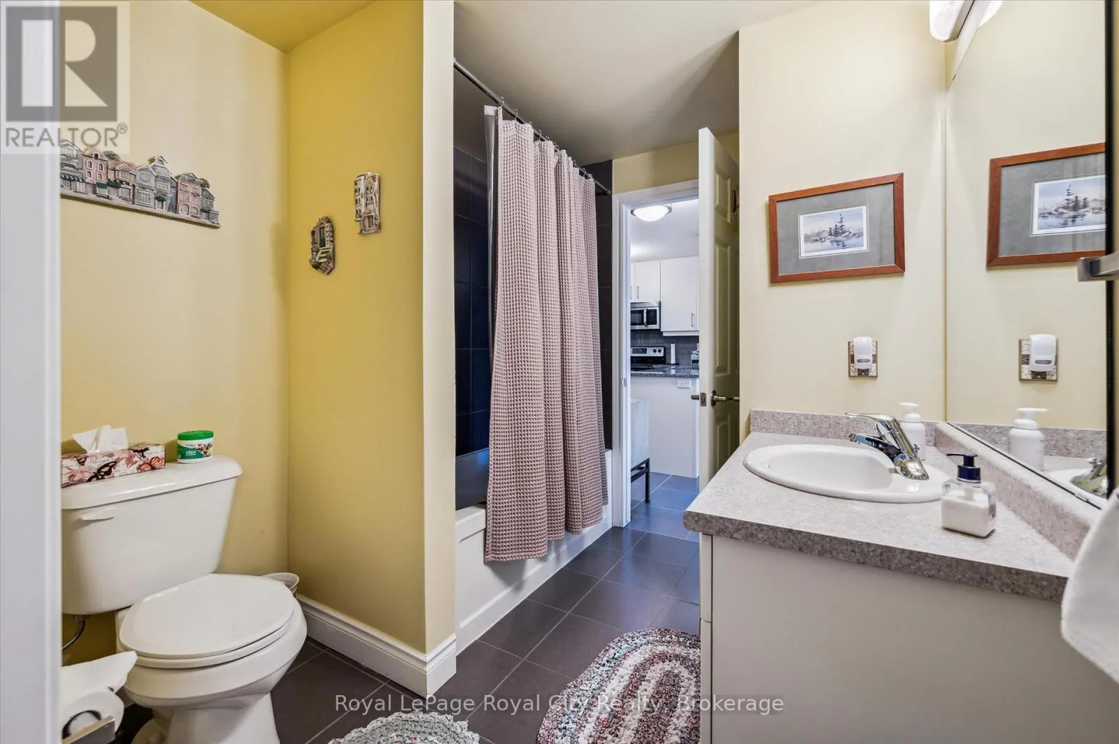 202 - 106 BARD BOULEVARD, #202