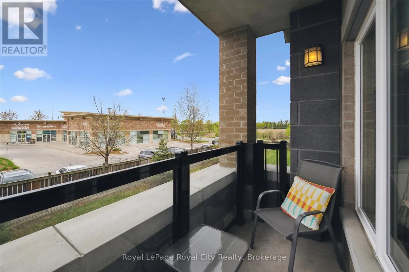 202 - 106 BARD BOULEVARD, #202