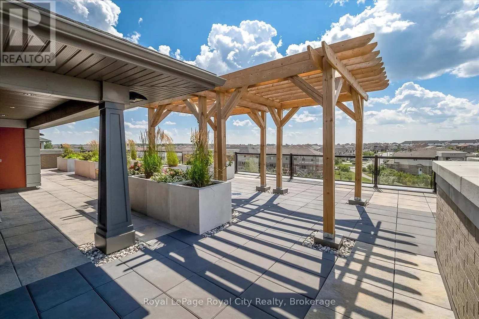 202 - 106 BARD BOULEVARD, #202