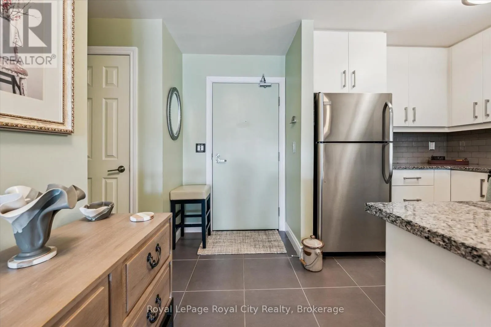 202 - 106 BARD BOULEVARD, #202