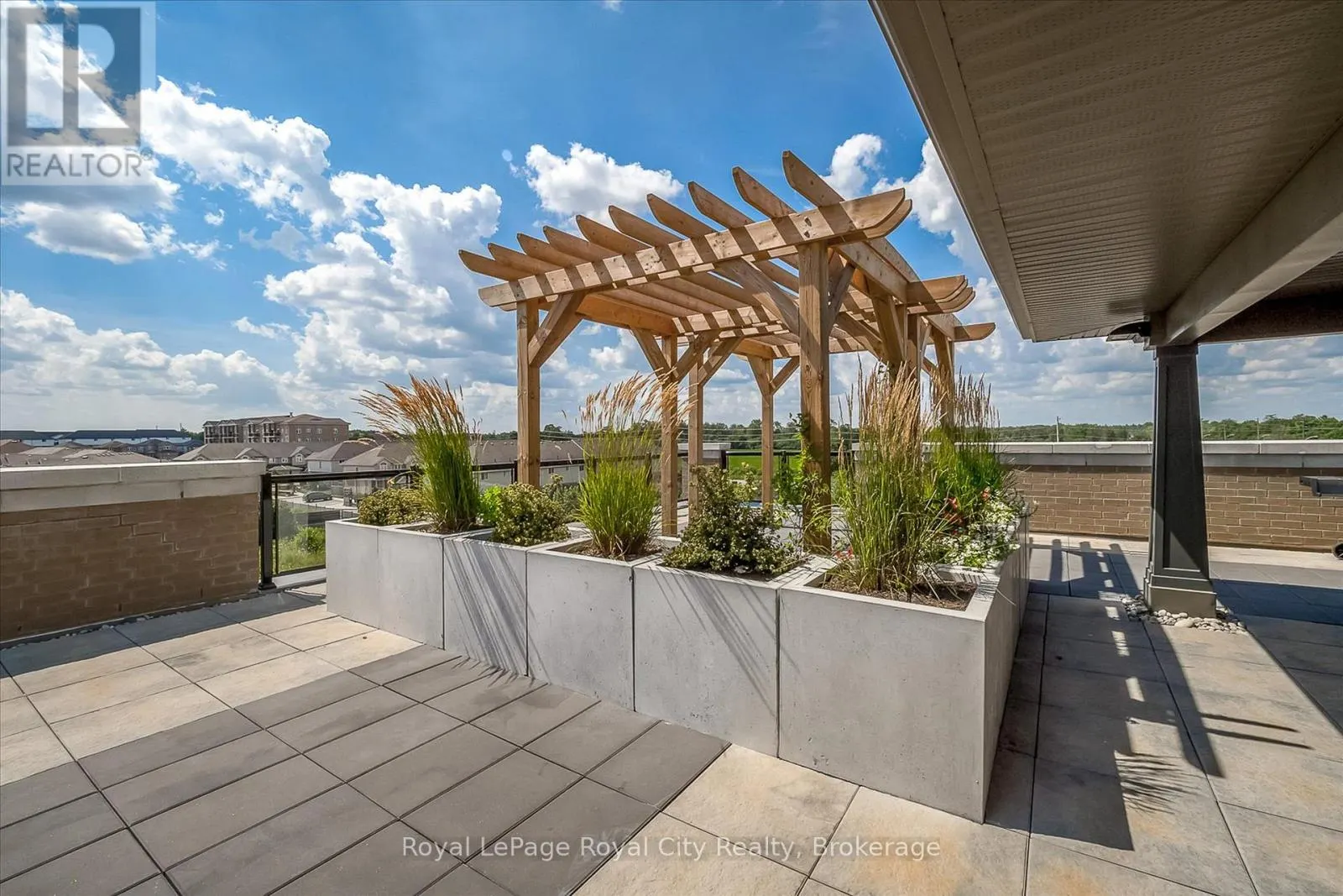 202 - 106 BARD BOULEVARD, #202