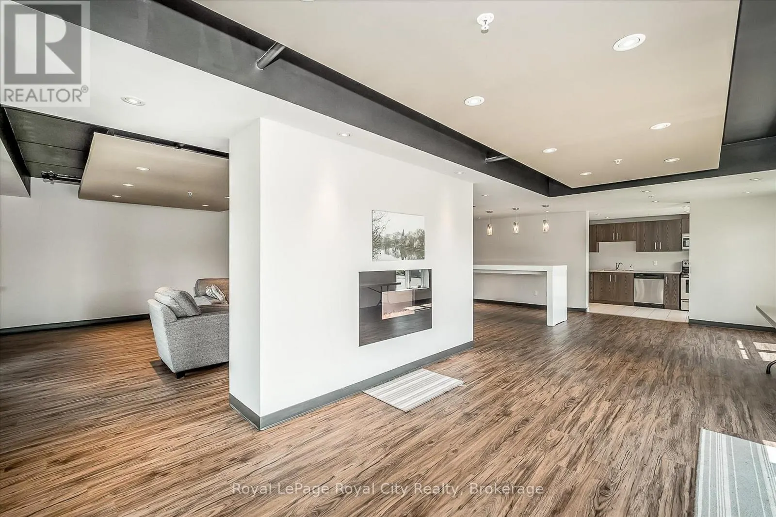 202 - 106 BARD BOULEVARD, #202