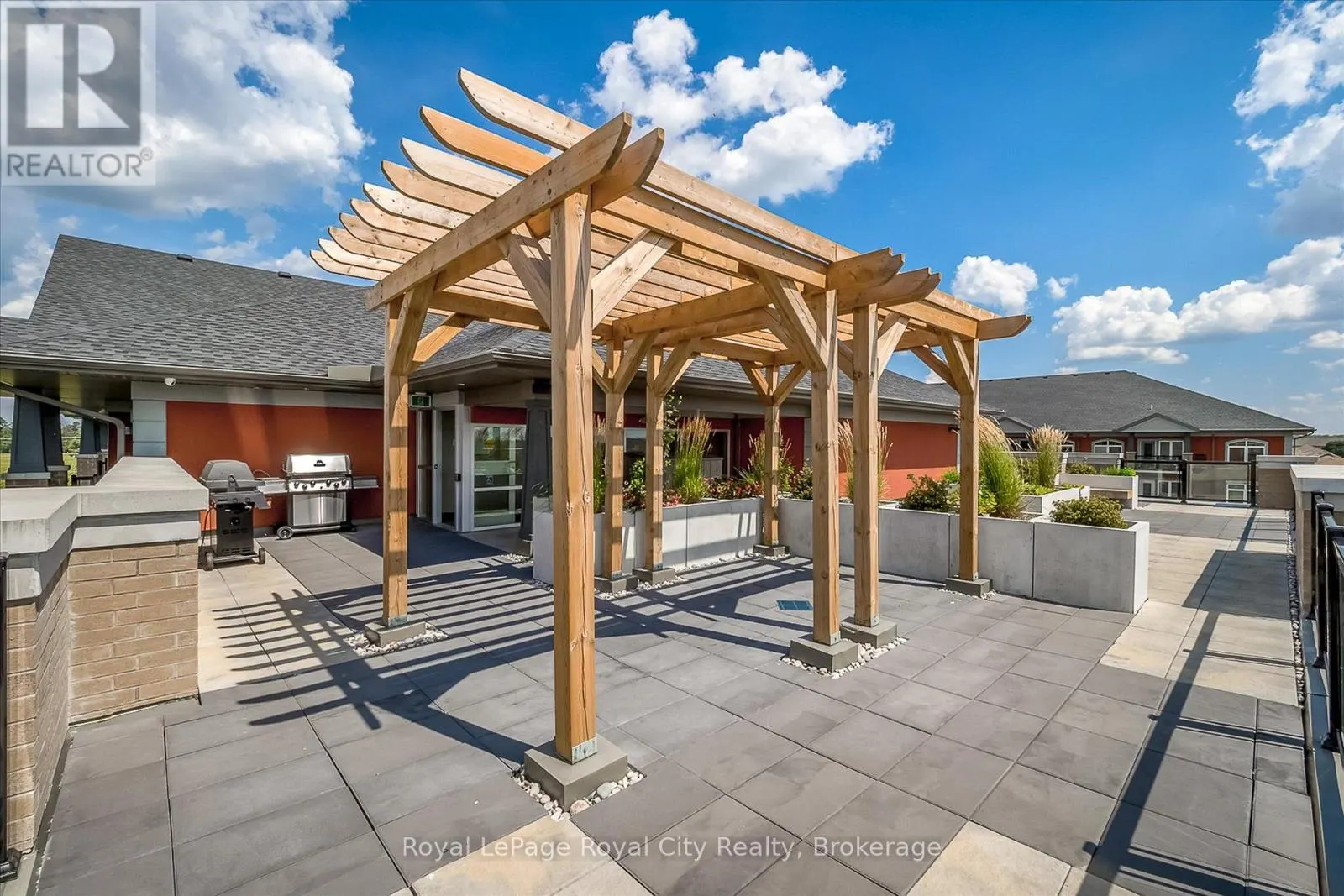 202 - 106 BARD BOULEVARD, #202