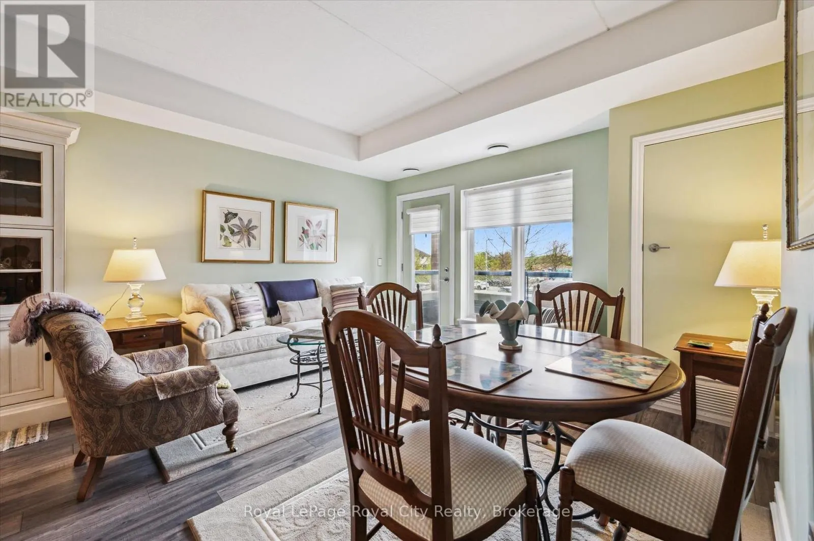 202 - 106 BARD BOULEVARD, #202