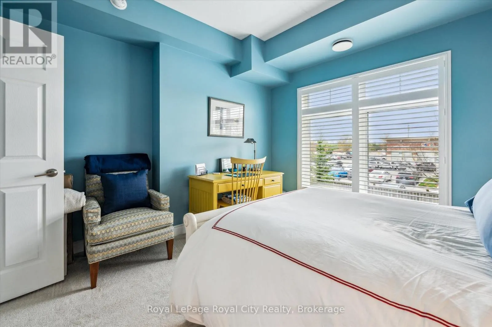 202 - 106 BARD BOULEVARD, #202