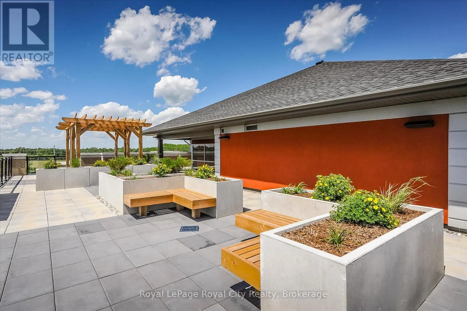 202 - 106 BARD BOULEVARD, #202