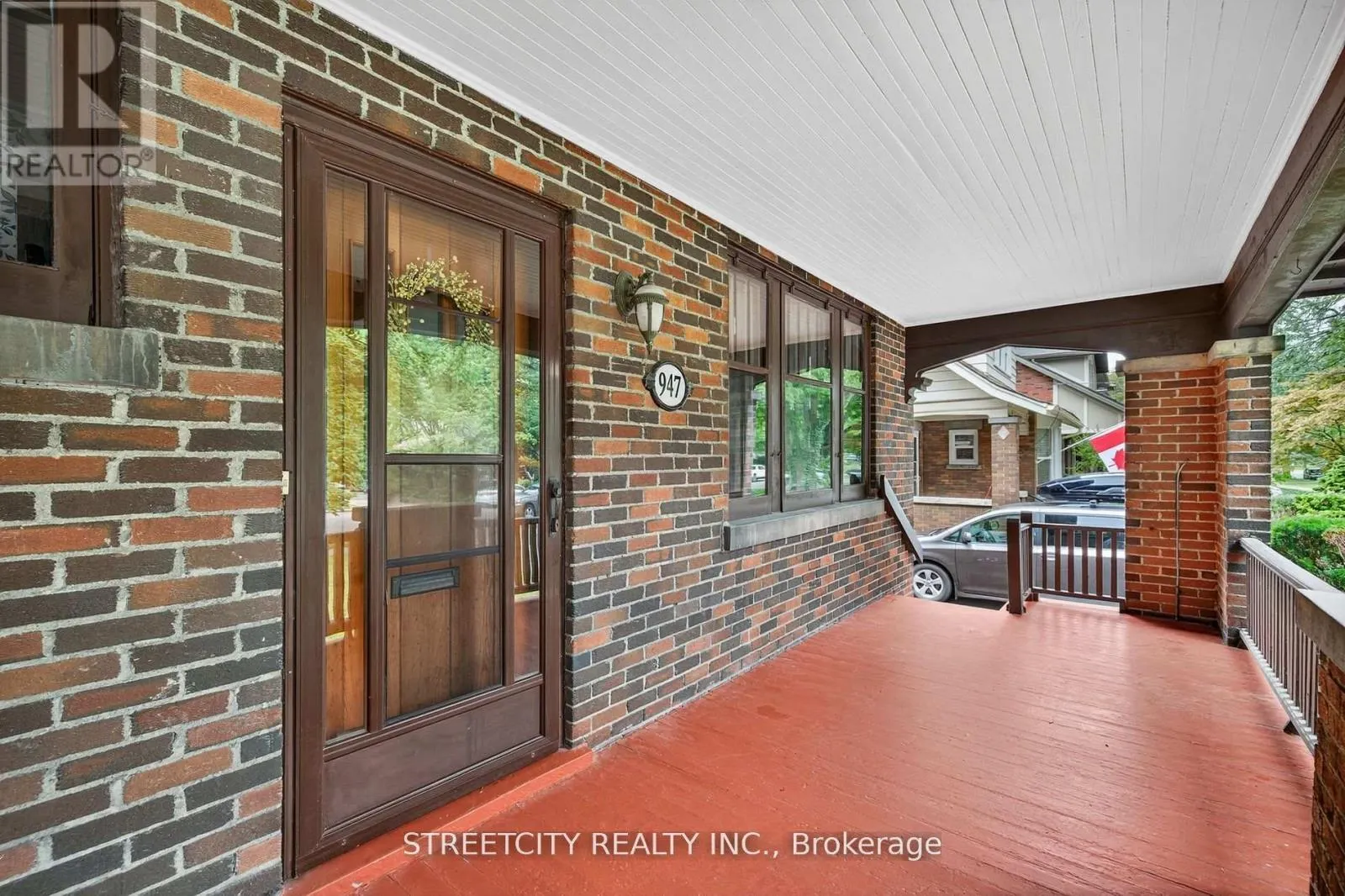 947 MAITLAND STREET