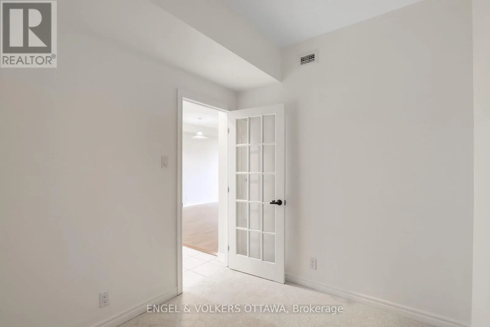 1207 - 120 GRANT CARMAN DRIVE