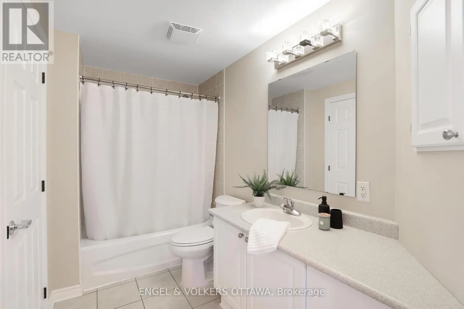 1207 - 120 GRANT CARMAN DRIVE