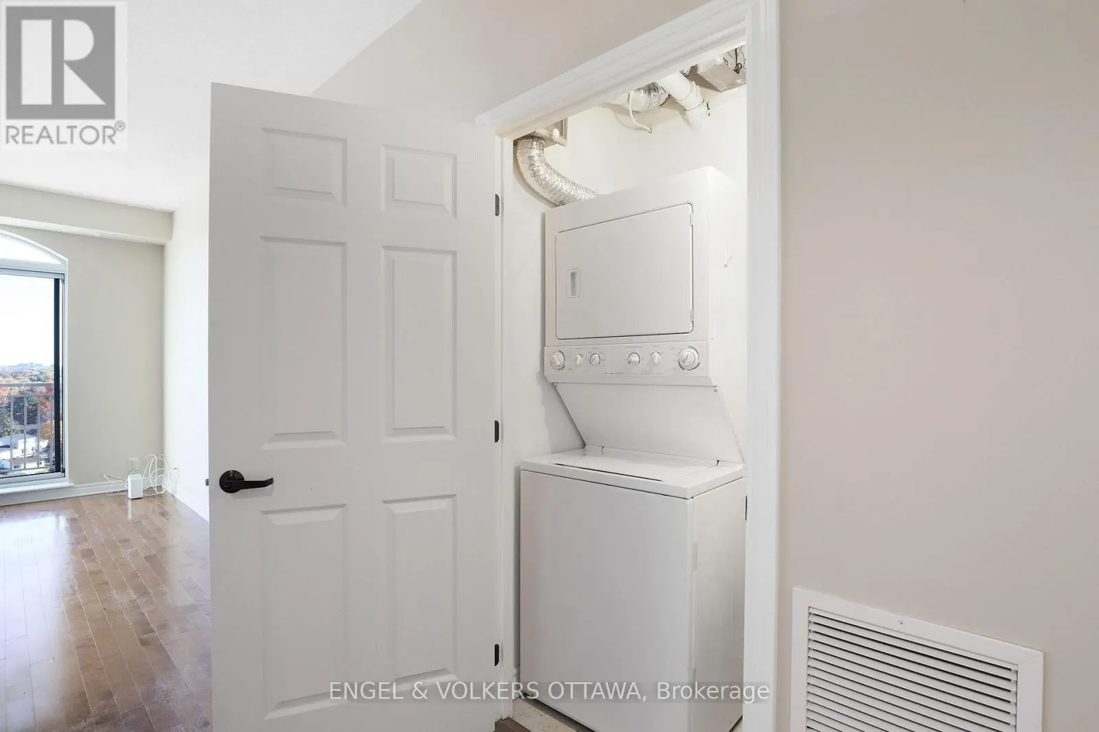 1207 - 120 GRANT CARMAN DRIVE