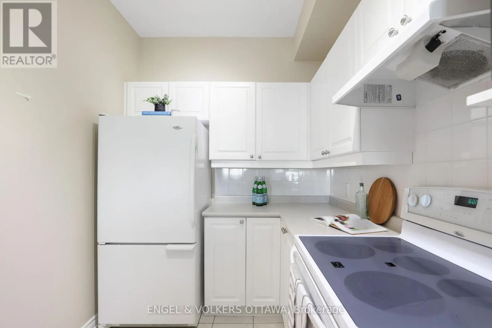 1207 - 120 GRANT CARMAN DRIVE