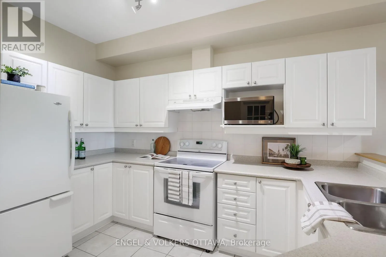 1207 - 120 GRANT CARMAN DRIVE