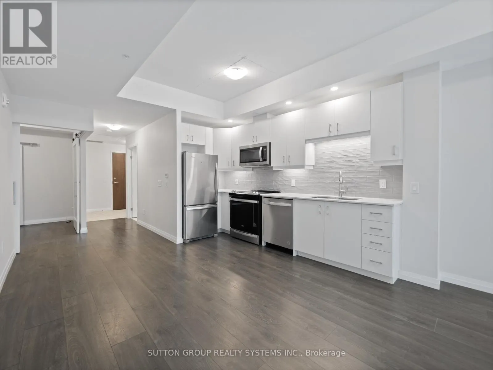 404 - 108 GARMENT STREET