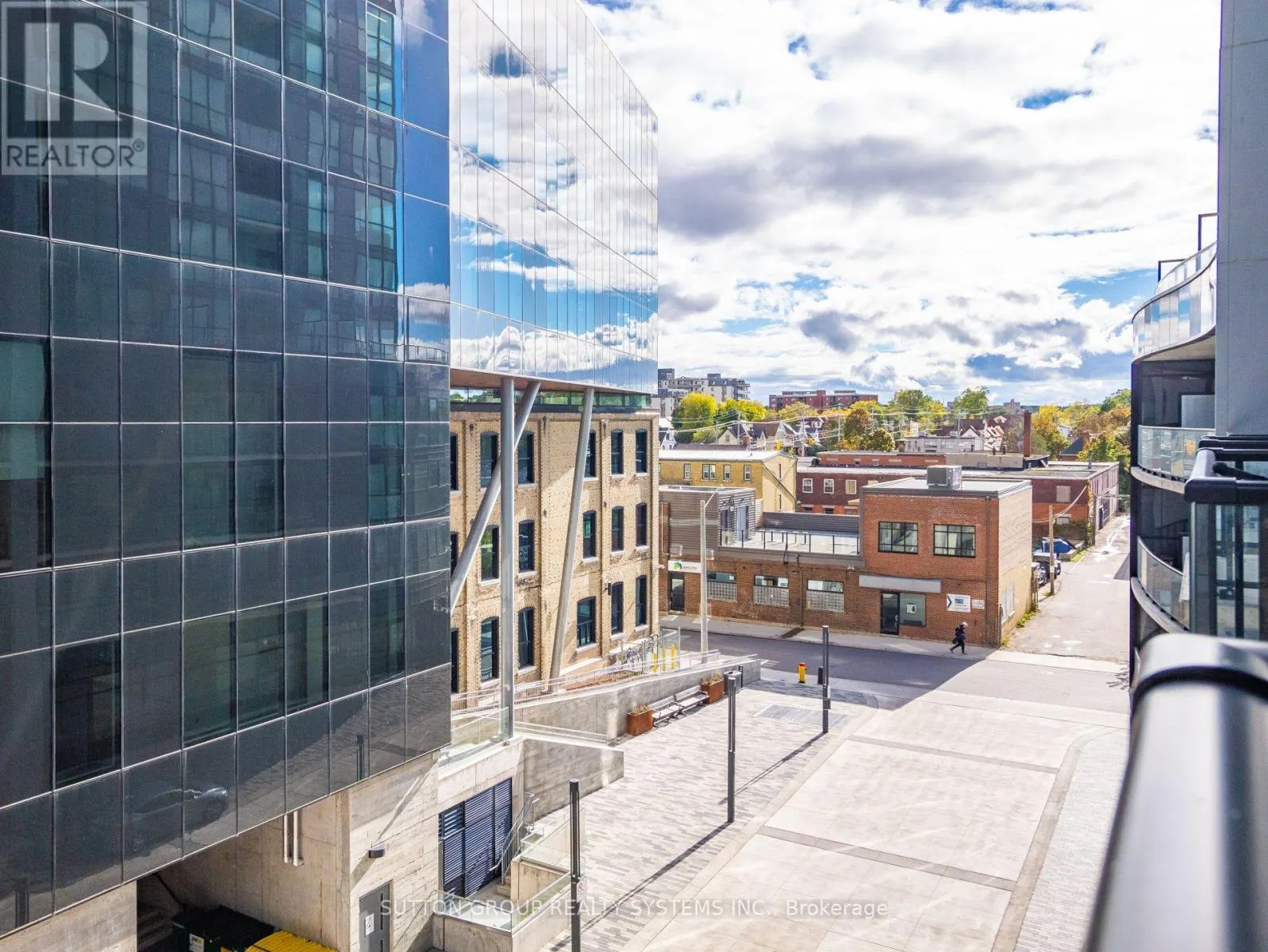 404 - 108 GARMENT STREET