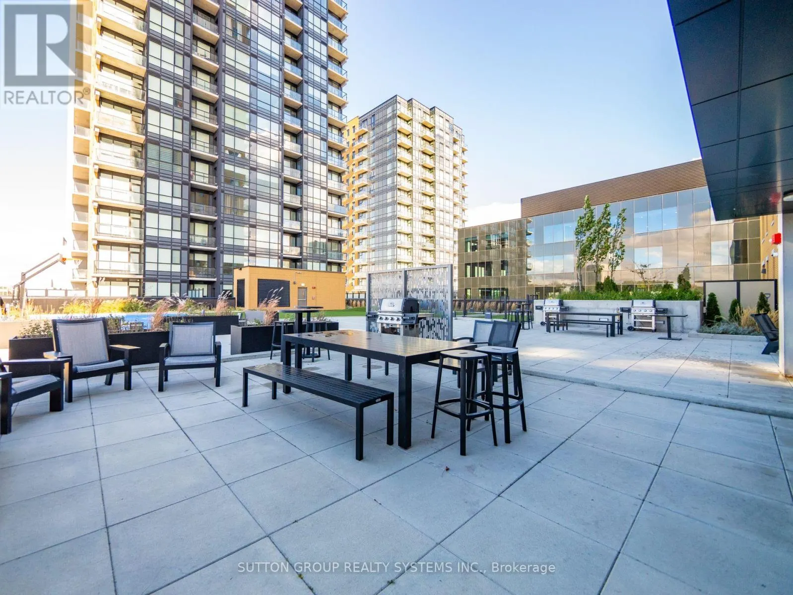 404 - 108 GARMENT STREET