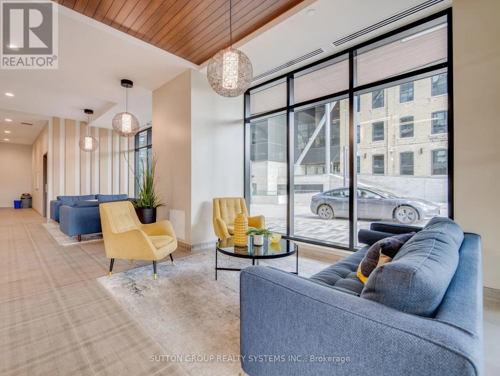 404 - 108 GARMENT STREET