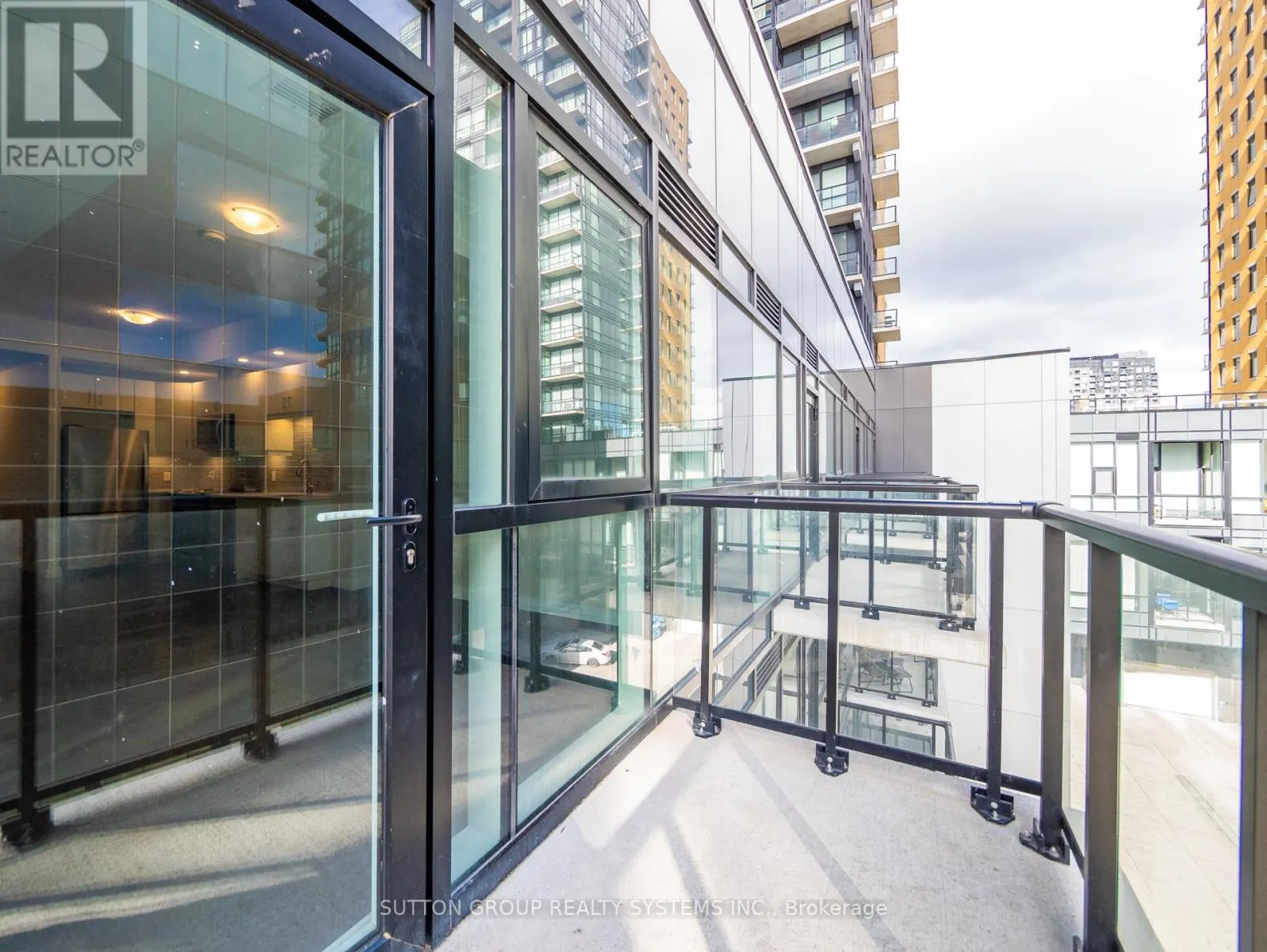 404 - 108 GARMENT STREET