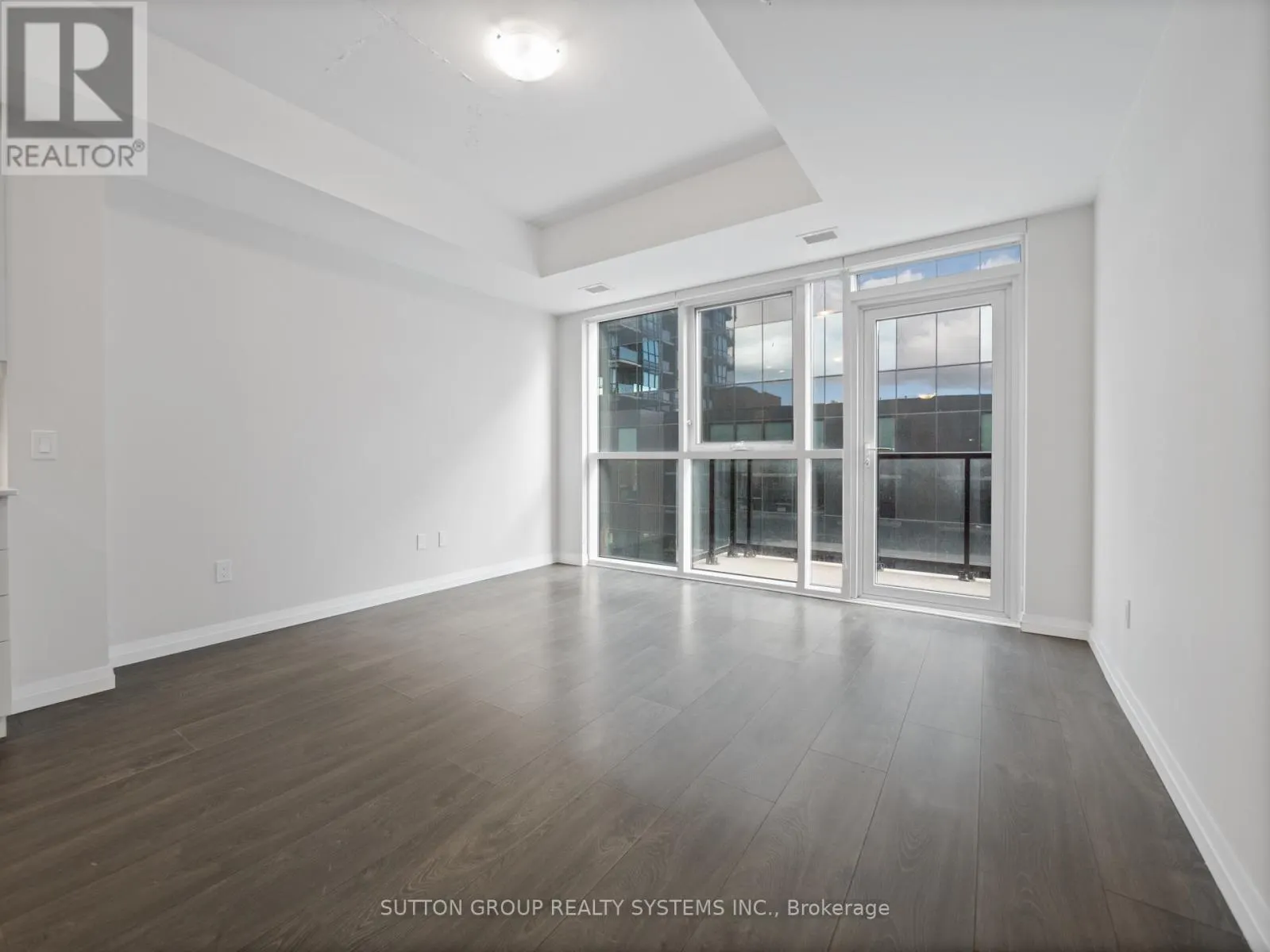 404 - 108 GARMENT STREET