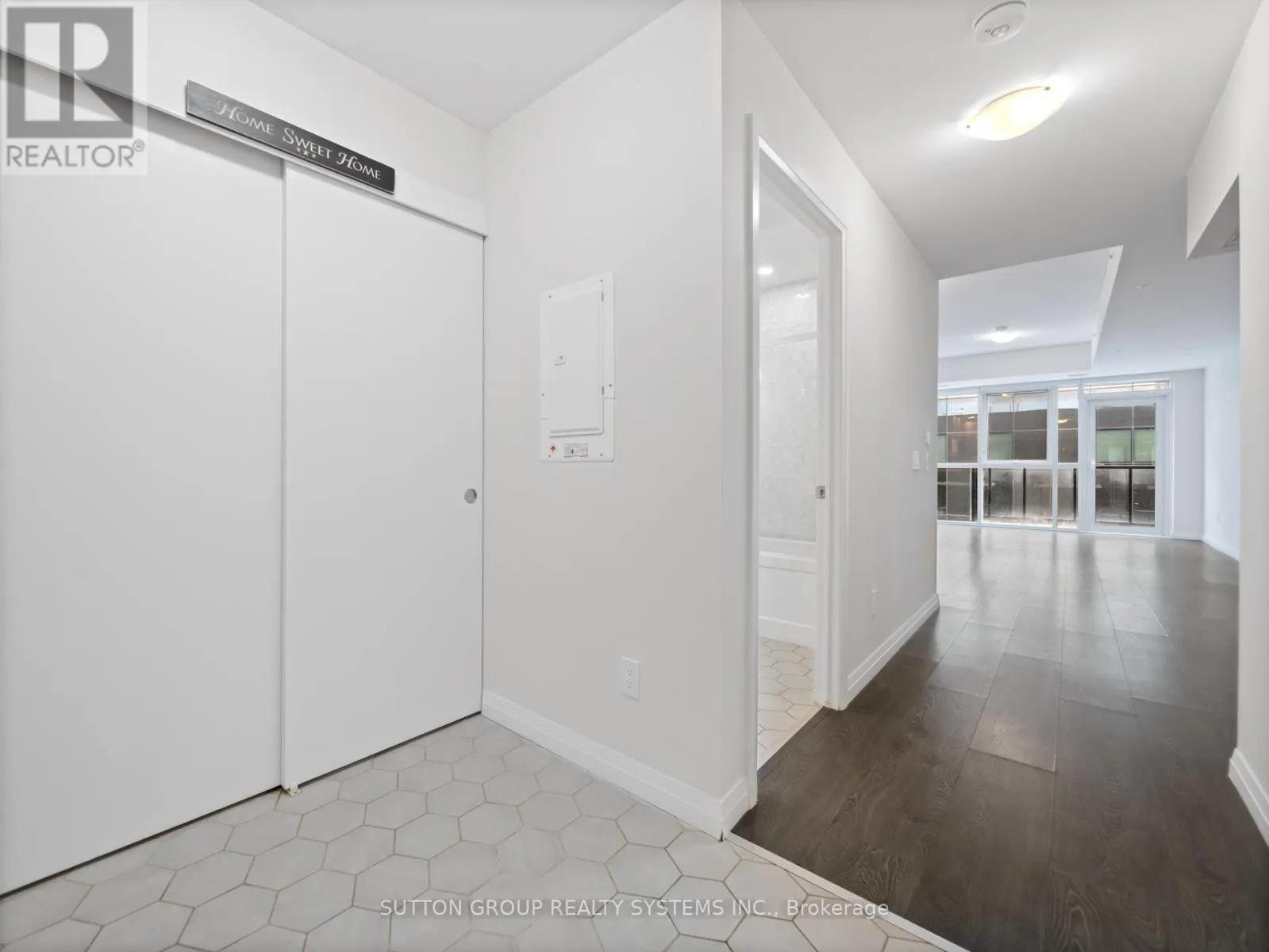 404 - 108 GARMENT STREET