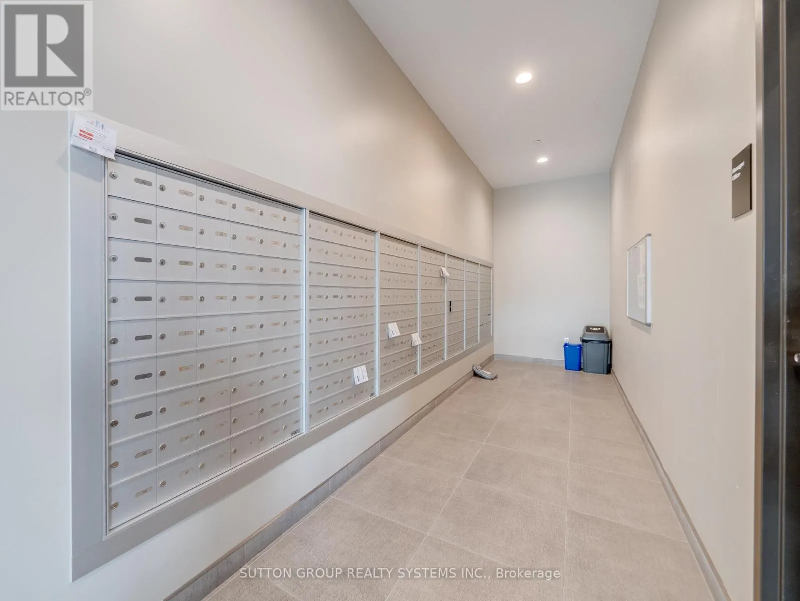 404 - 108 GARMENT STREET