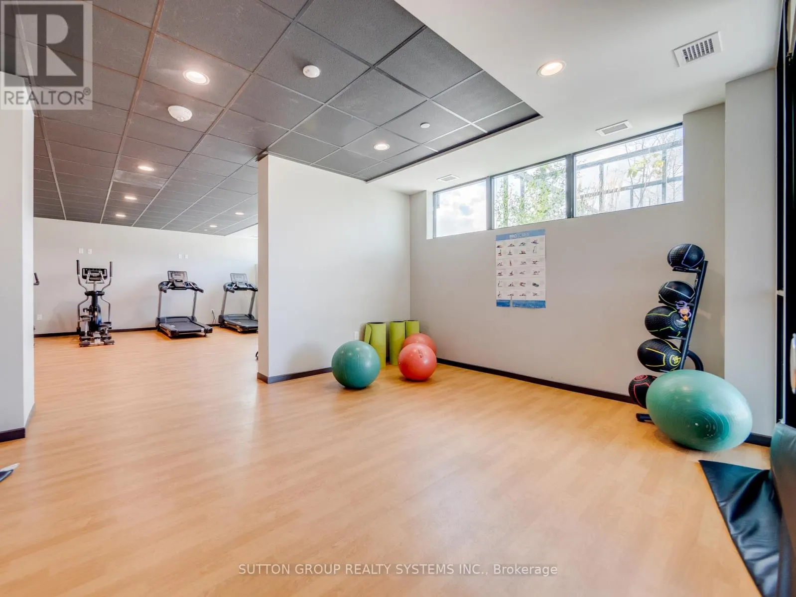 404 - 108 GARMENT STREET