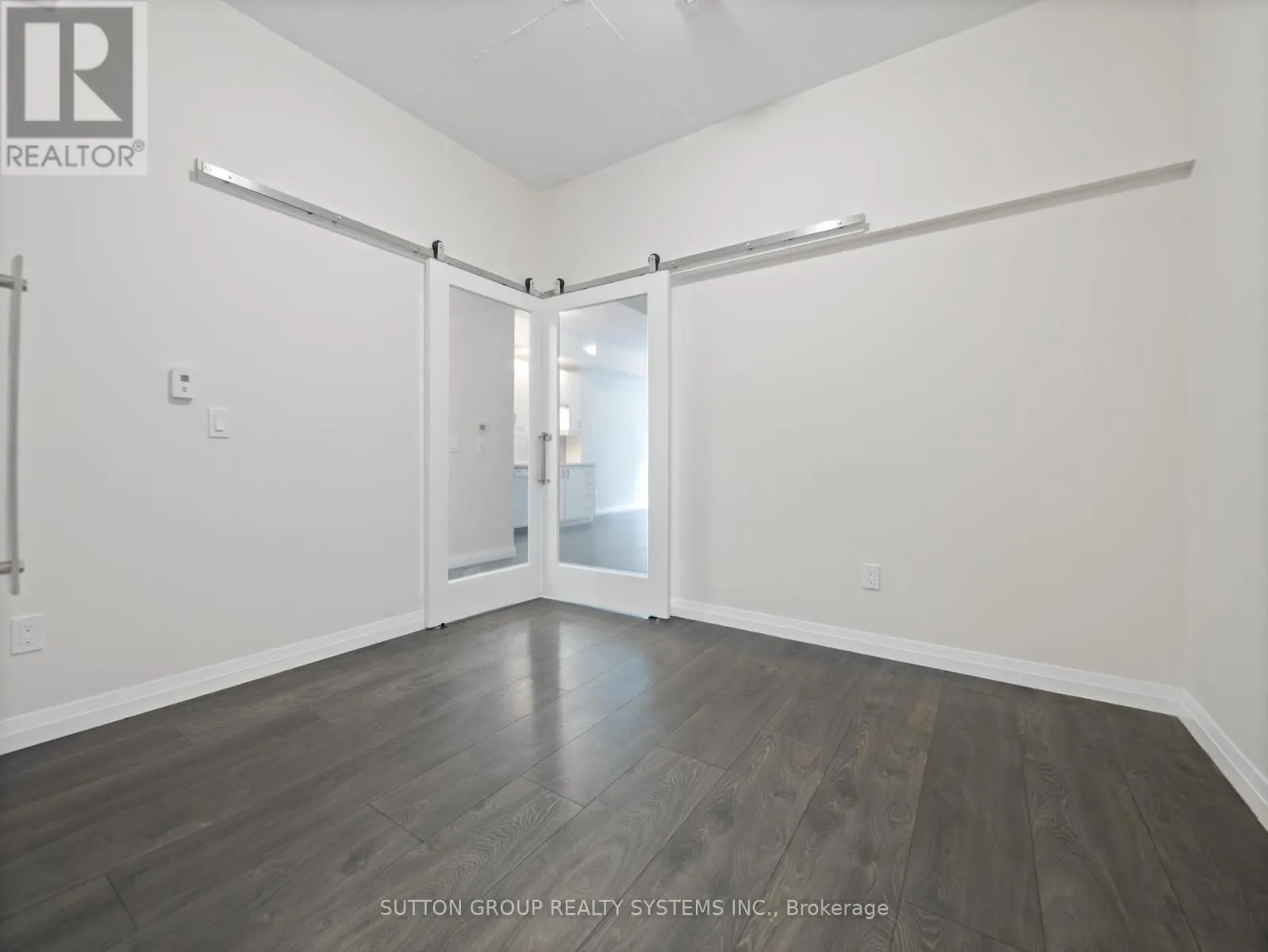 404 - 108 GARMENT STREET