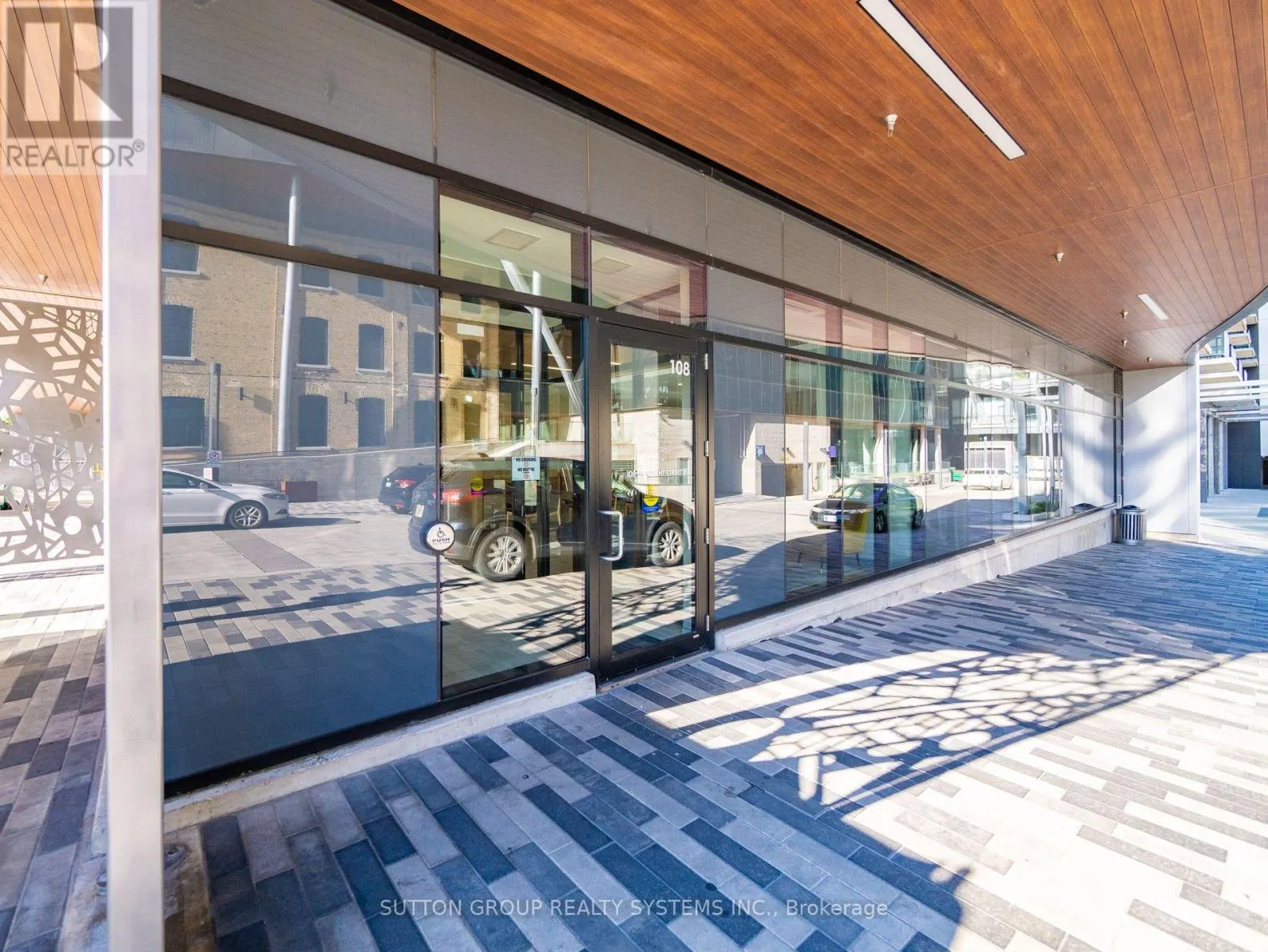 404 - 108 GARMENT STREET