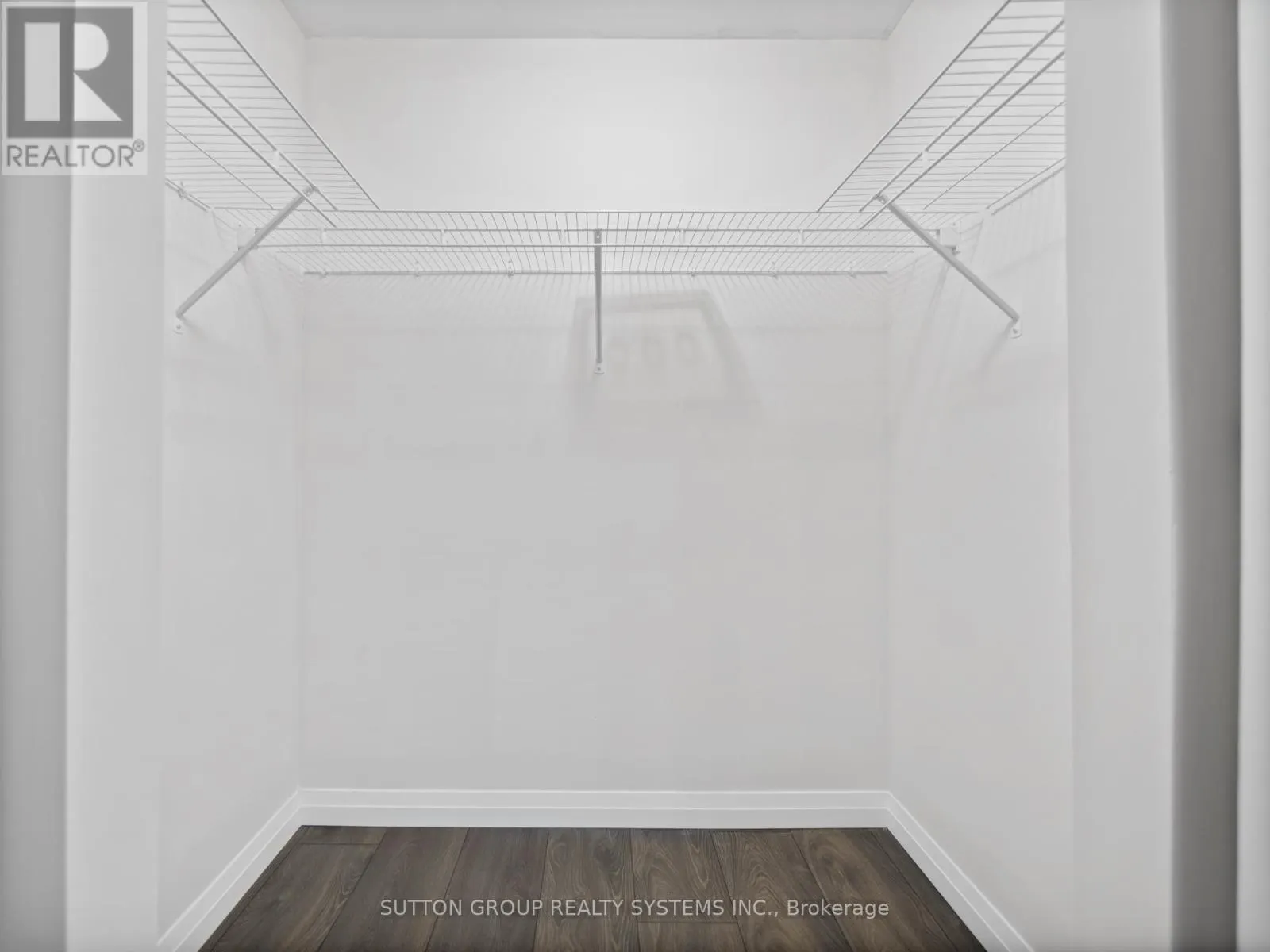 404 - 108 GARMENT STREET