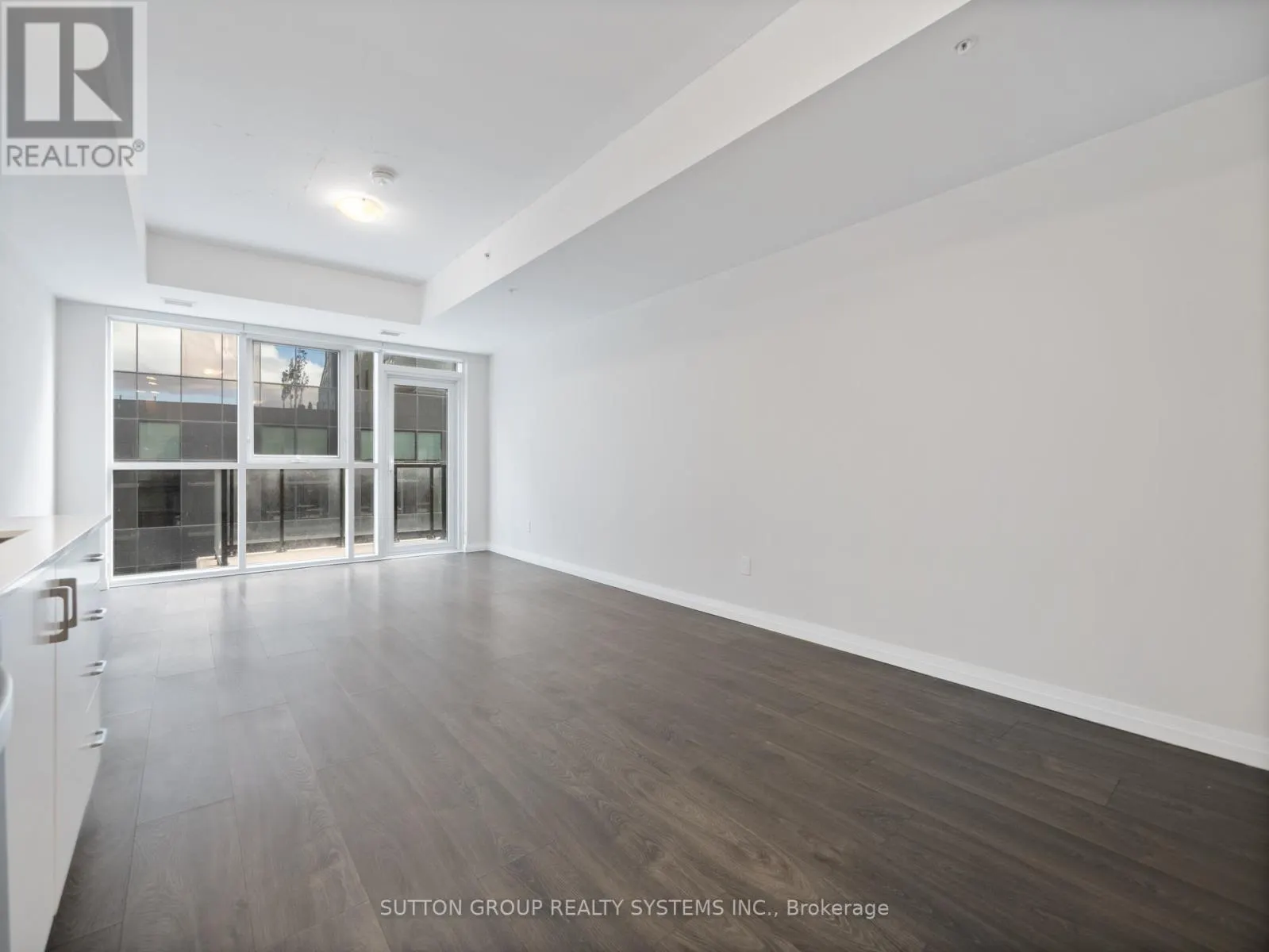 404 - 108 GARMENT STREET