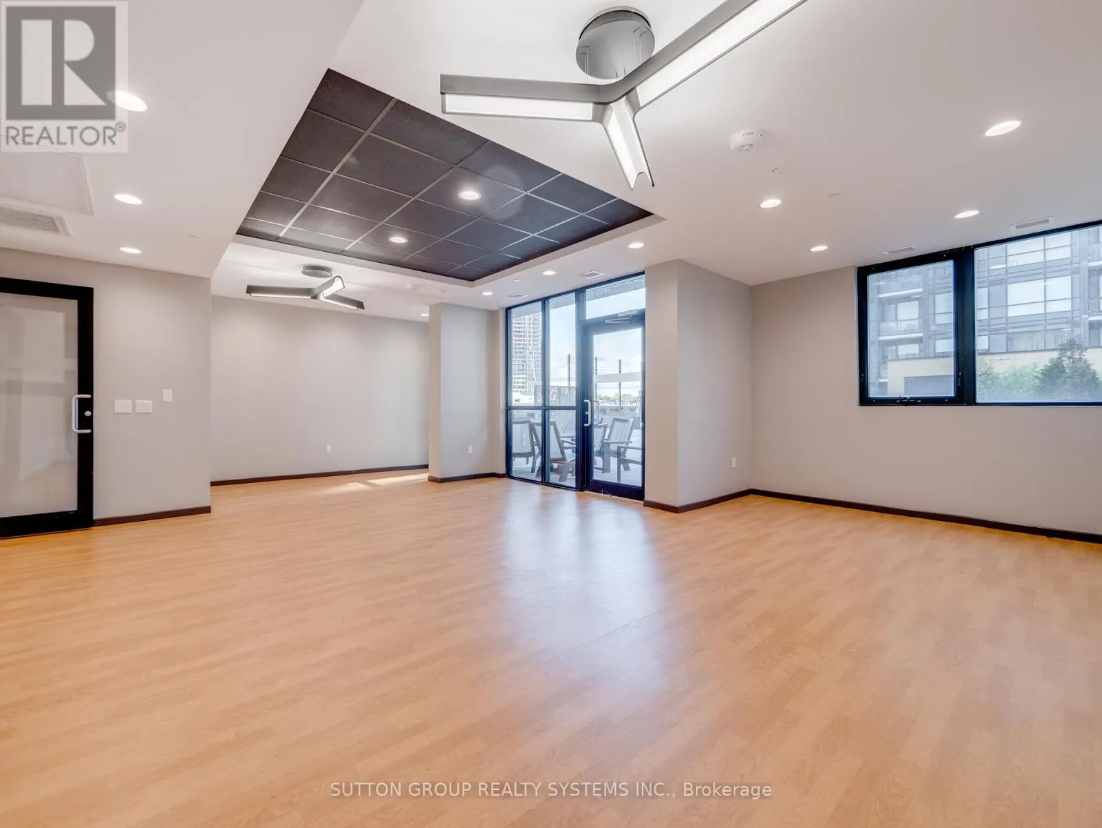 404 - 108 GARMENT STREET