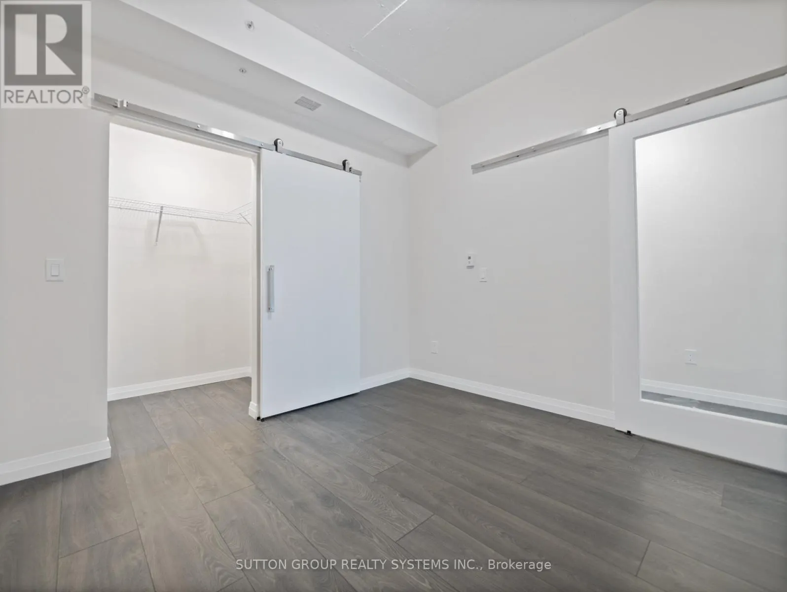 404 - 108 GARMENT STREET