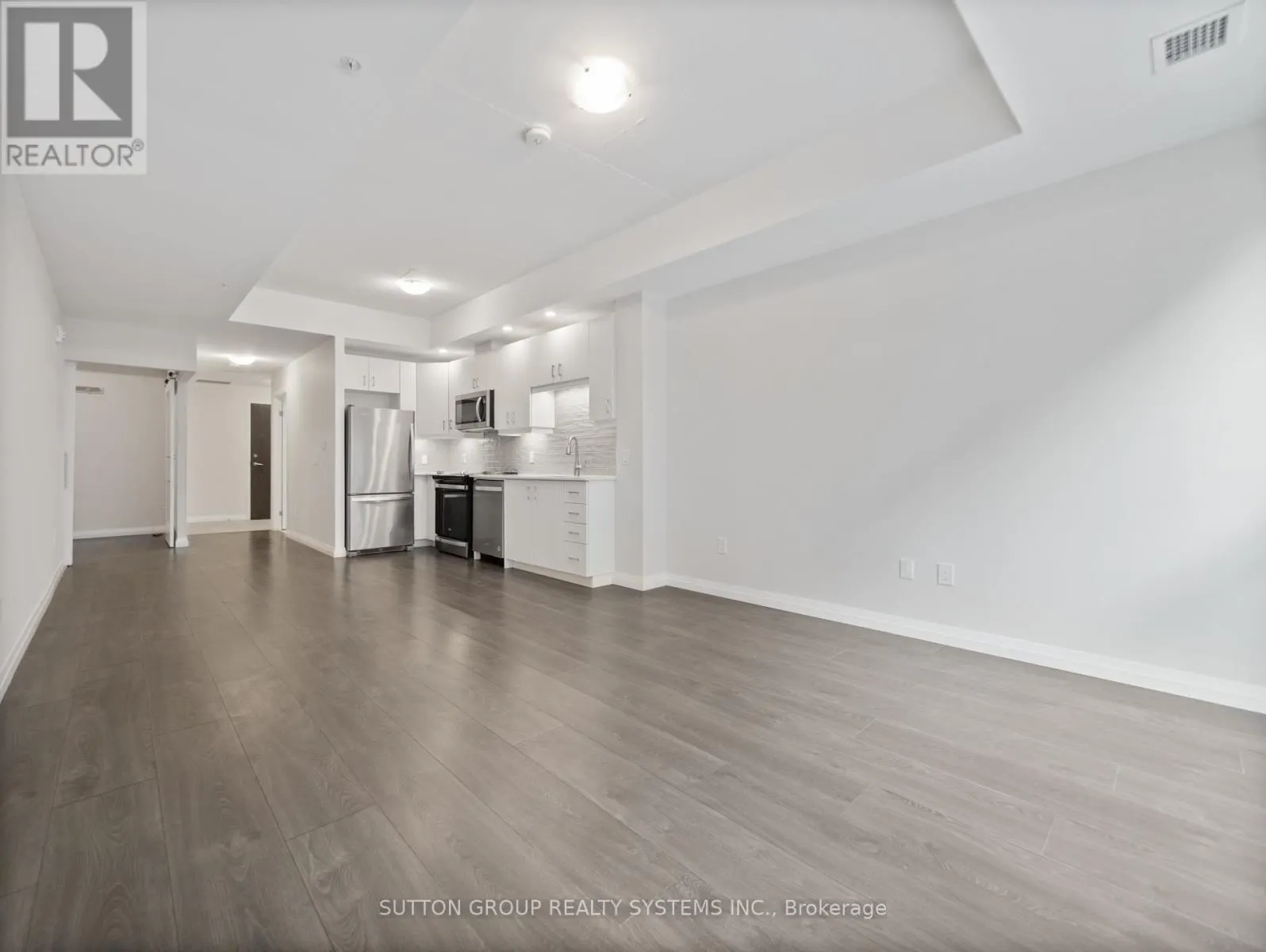 404 - 108 GARMENT STREET