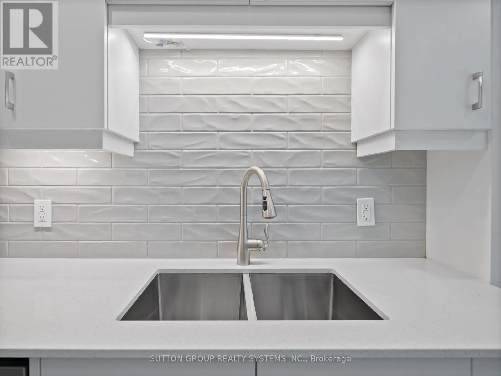 404 - 108 GARMENT STREET