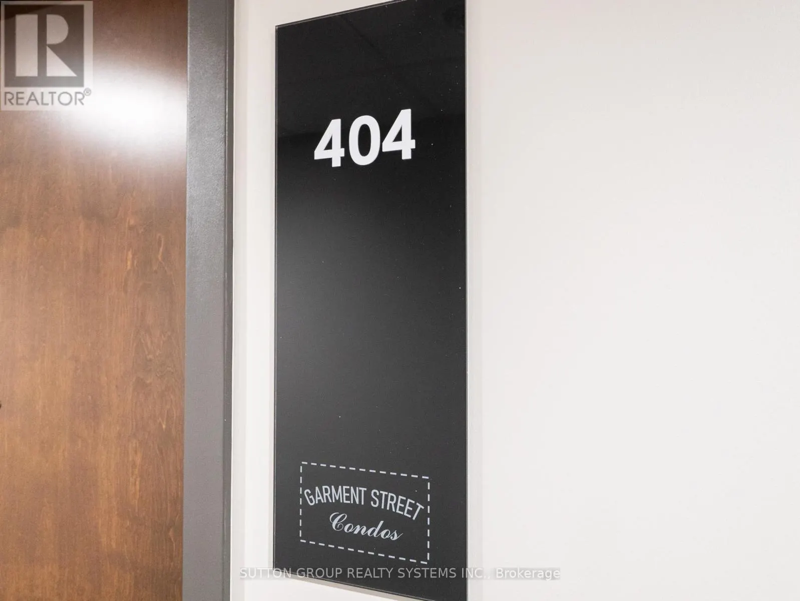 404 - 108 GARMENT STREET