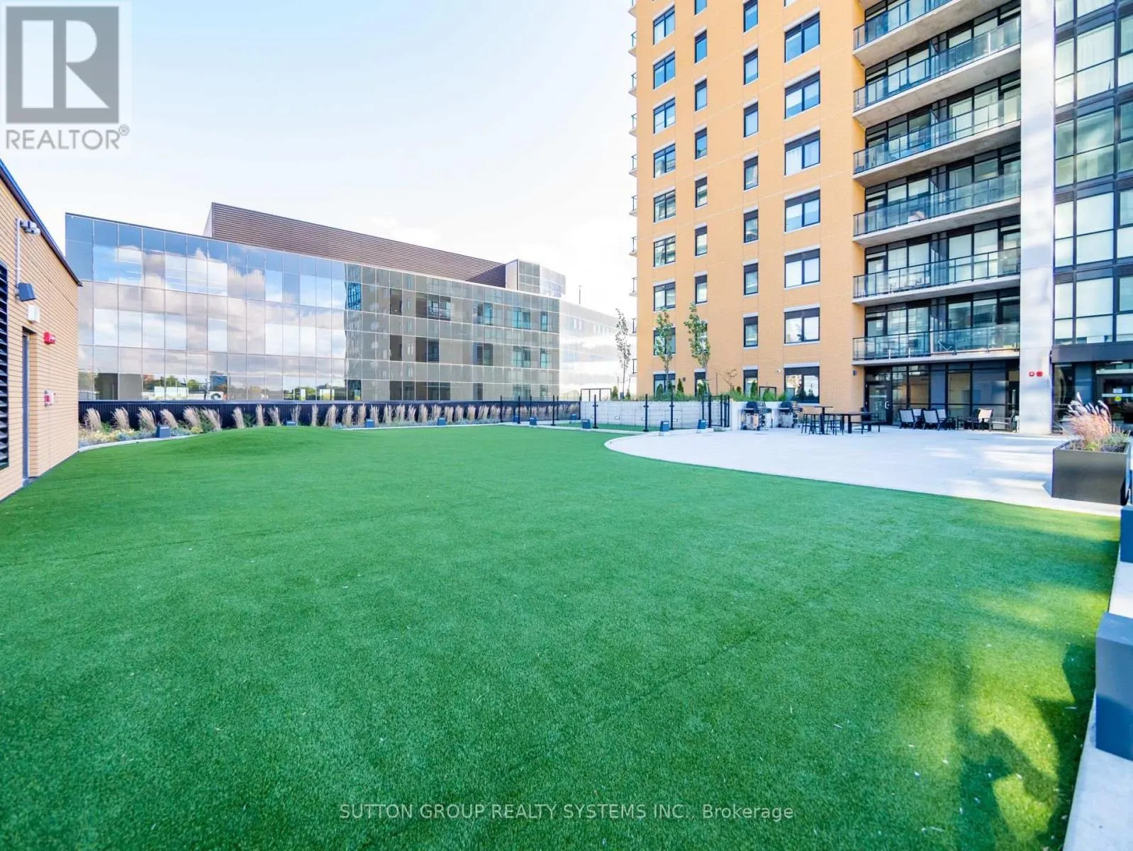 404 - 108 GARMENT STREET