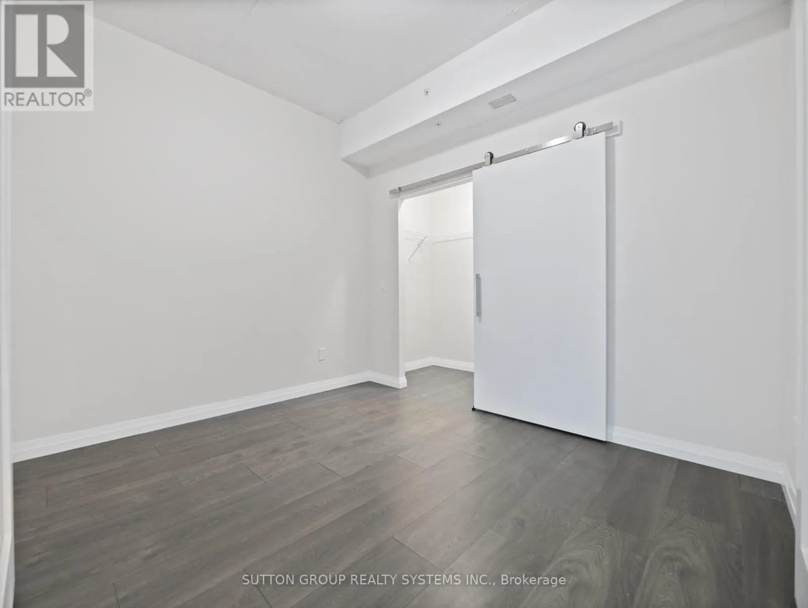 404 - 108 GARMENT STREET