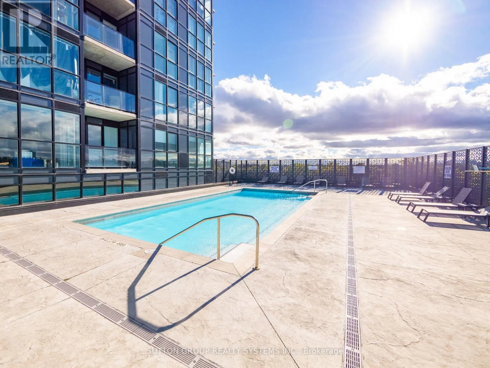 404 - 108 GARMENT STREET