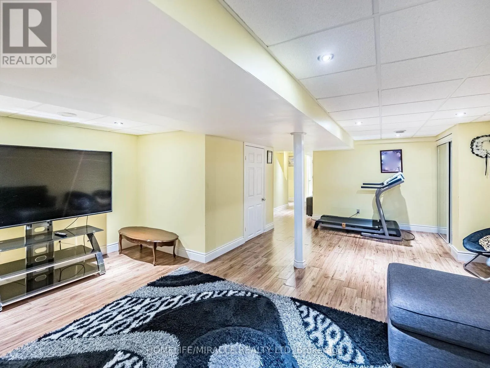 238 CANDLEWOOD DRIVE