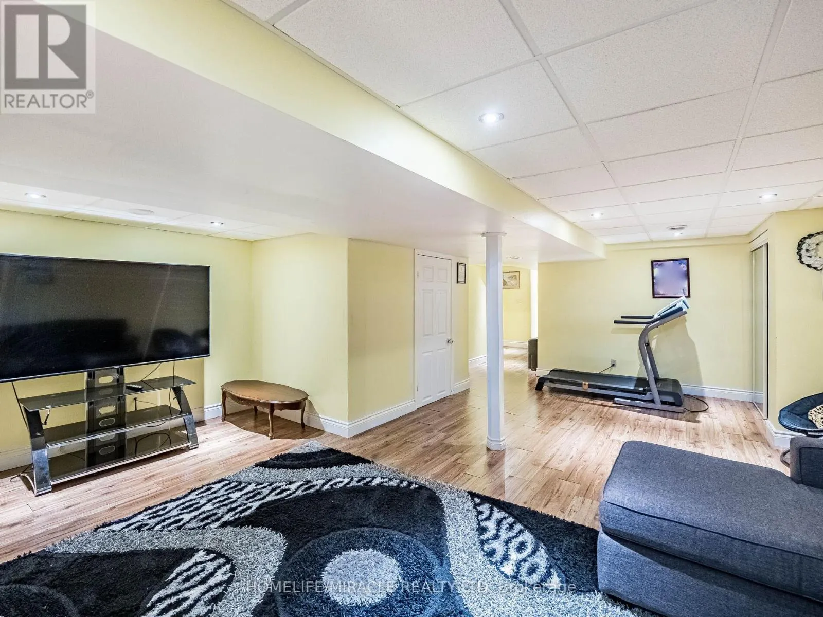 238 CANDLEWOOD DRIVE