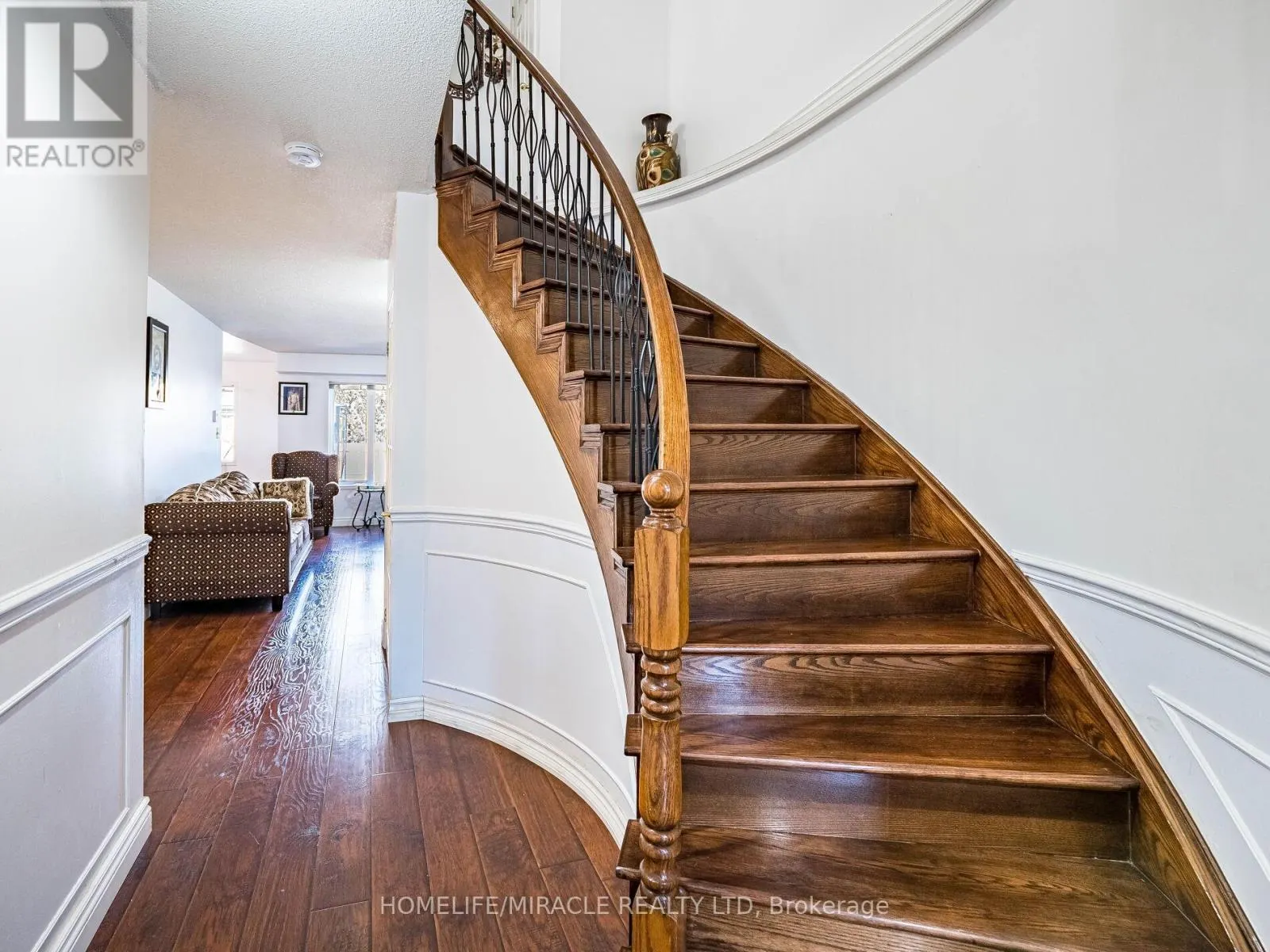 238 CANDLEWOOD DRIVE