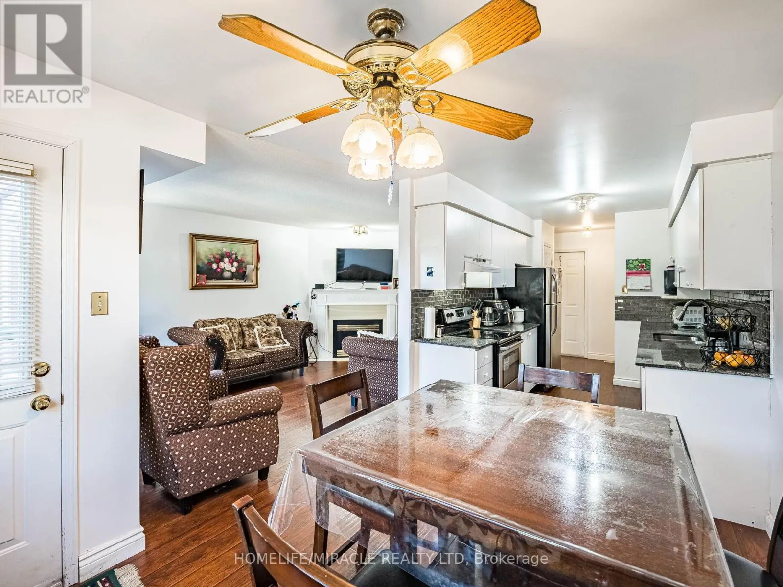 238 CANDLEWOOD DRIVE